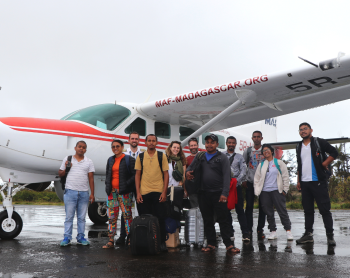 MSF and MEDAIR in front of MAF plane with pilot Wouter Nagel