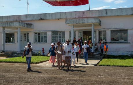 MS patients walking to the plane