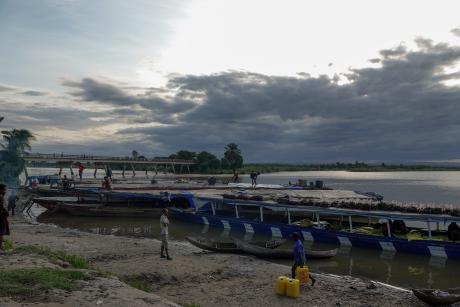Nosy Varika Canoe transport